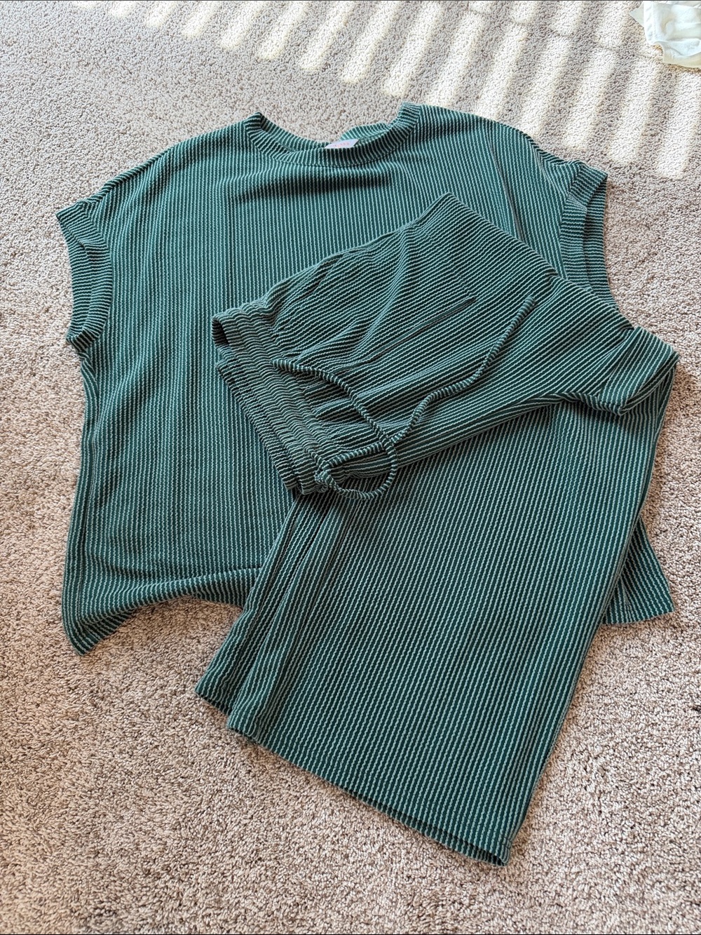 Super cute, green travel set! Size XL